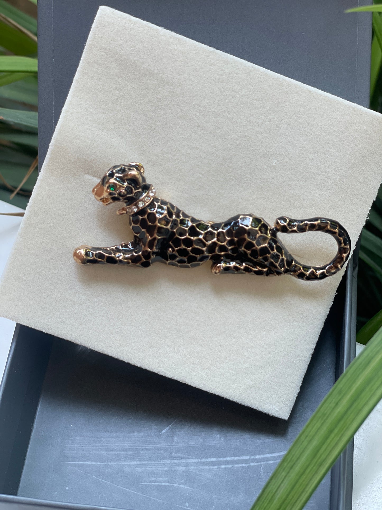 LEOPARD BROOCH