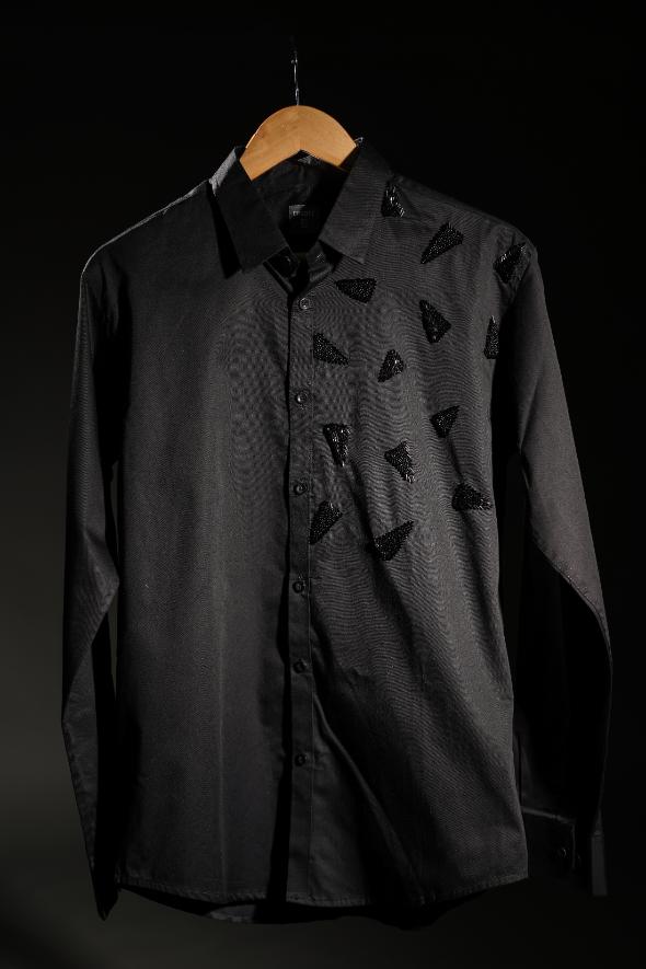 ABSTRACT TRIANGLE BRODÉE SHIRT