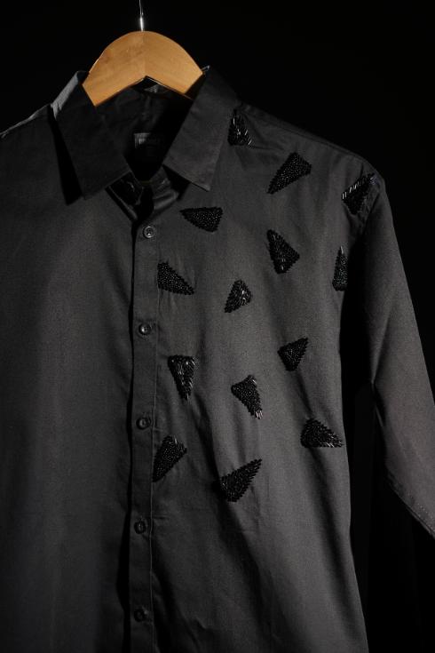 ABSTRACT TRIANGLE BRODÉE SHIRT