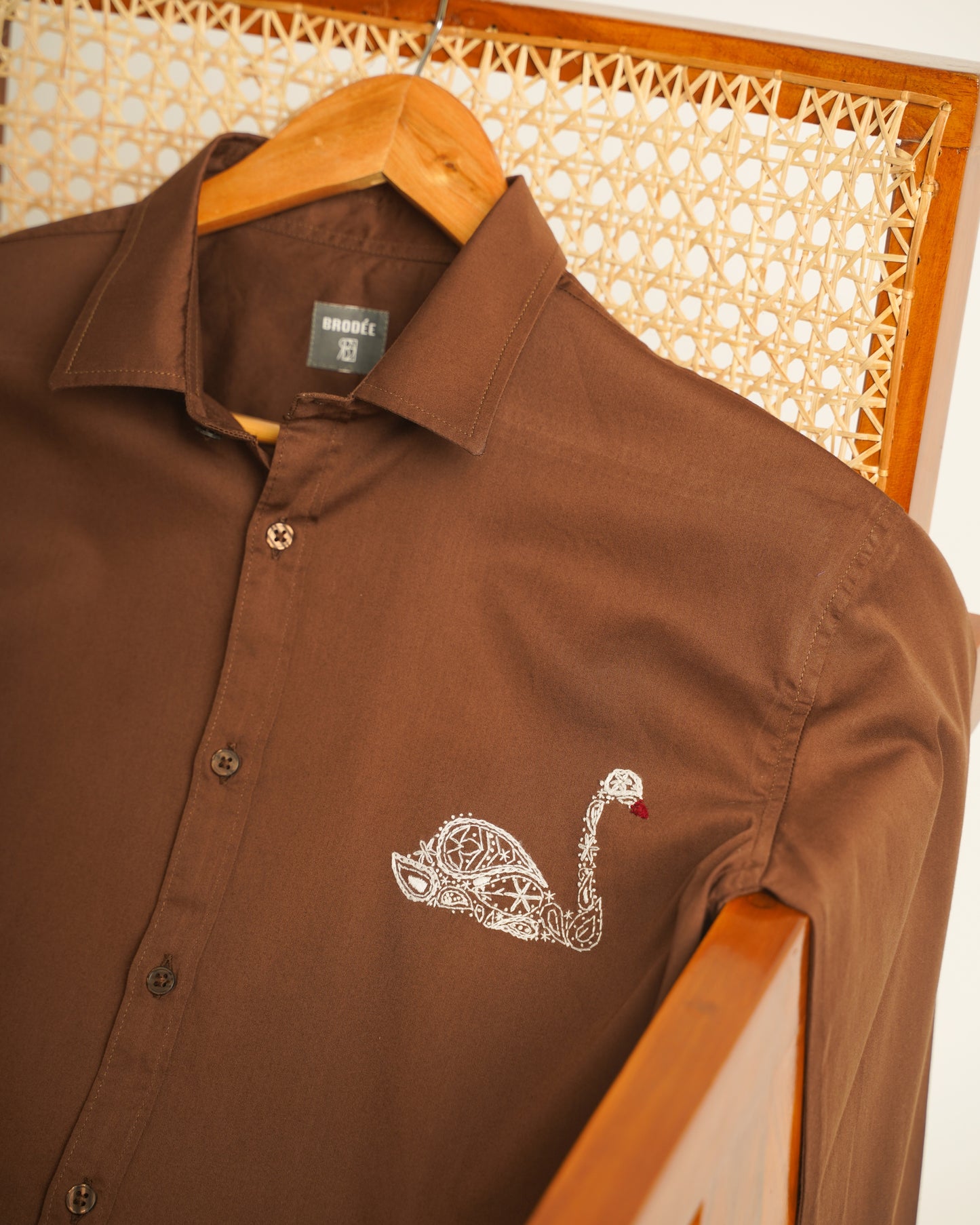 BROWN SWAN BRODÉE SHIRT