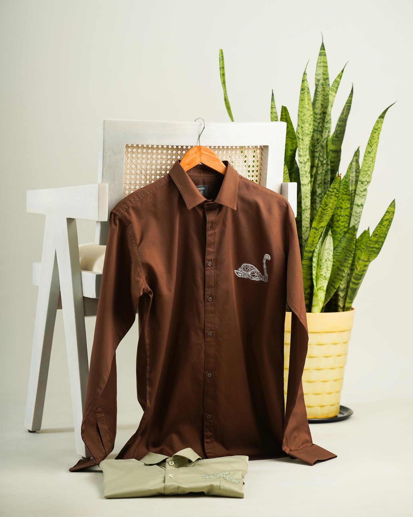 BROWN SWAN BRODÉE SHIRT