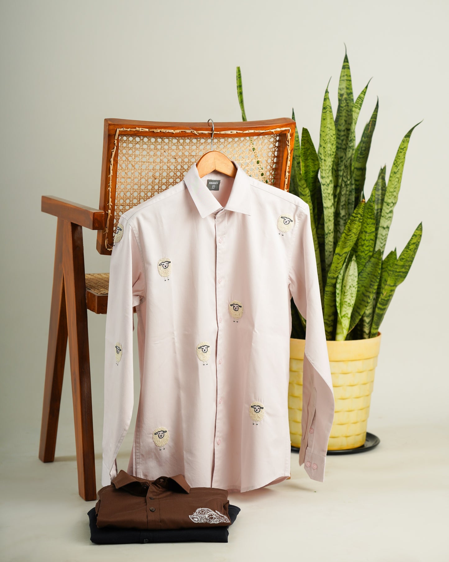 A FLOCK OF SHEEP BRODÉE SHIRT